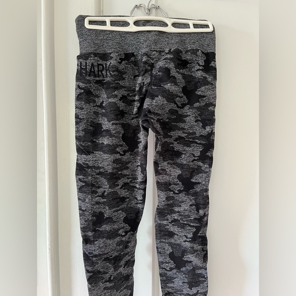 Gymshark camo leggings - Picture 2 of 2